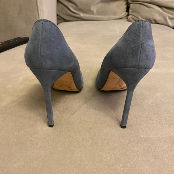 Manolo Blahnik beautiful suede heels. No box - Picture 5 of 6